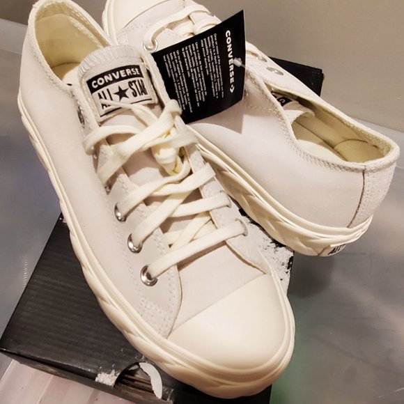 BRAND NEW IN BOX - Picture 2 of 3